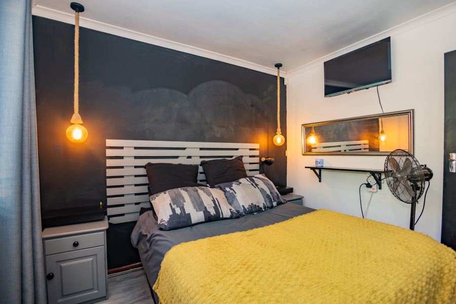 2 Bedroom Property for Sale in Oakglen Western Cape